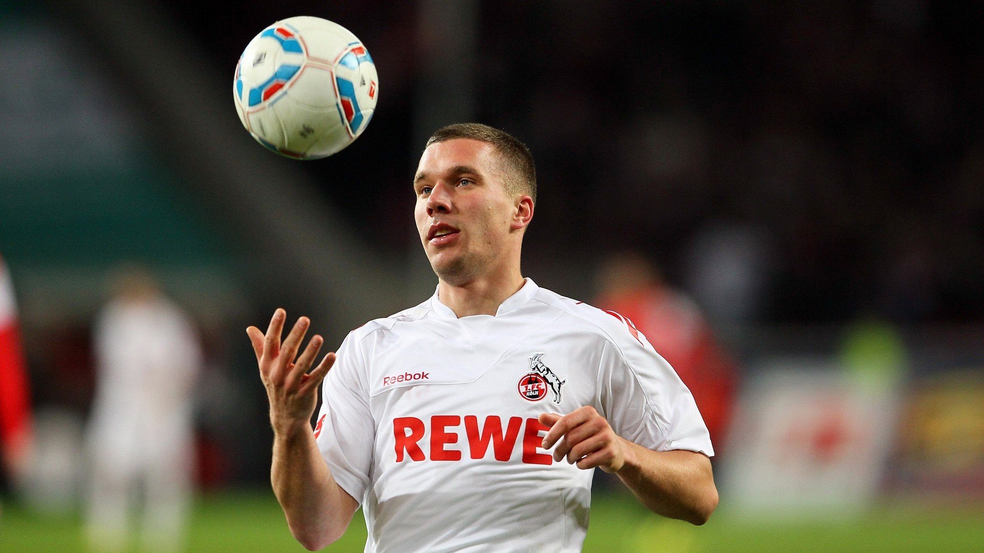 德甲争冠战之夜，当贝恩成为胜负手，足球在书写怎样的新叙事？